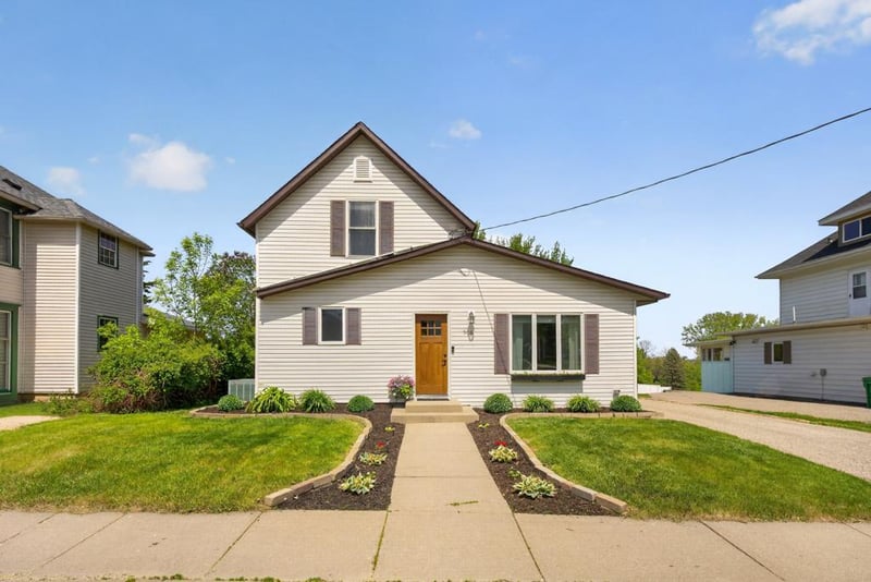 506 Park Ave, Goodhue, MN 55027