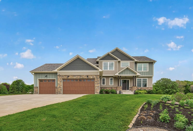 214 Cedar Lake Ct, New Prague, MN 56071