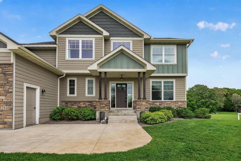 214 Cedar Lake Ct, New Prague, MN 56071