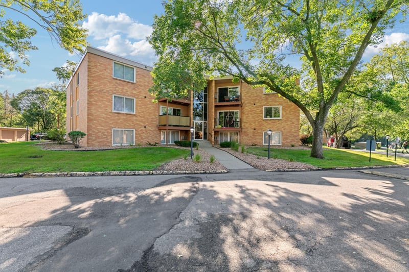 9143 Highway 55 #305, Golden Valley, MN 55427