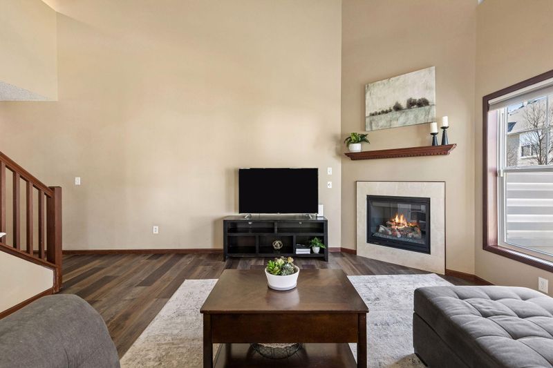 593 Stonewood Way, Burnsville, MN 55306