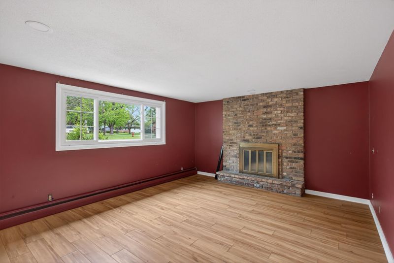 7856 Florida Cir N, Brooklyn Park, MN 55445