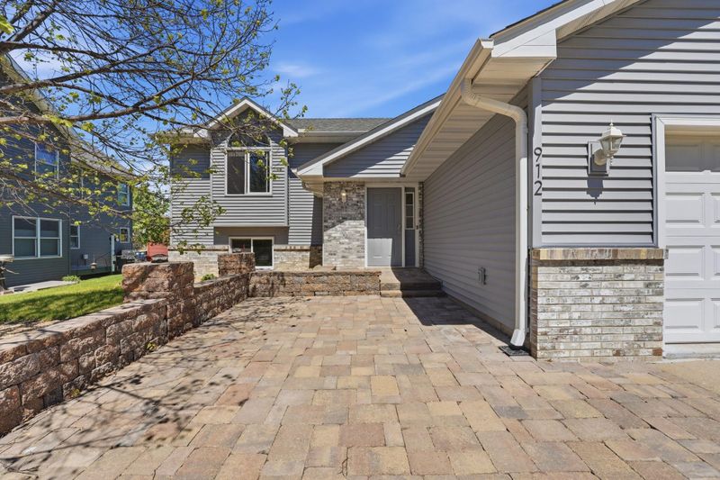 912 Juniper Ave W, Northfield, MN 55057