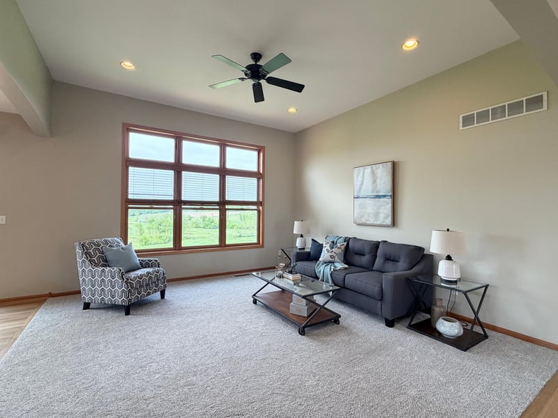 818 Augusta Ave, Zumbrota, MN 55992