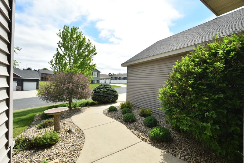 818 Augusta Ave, Zumbrota, MN 55992