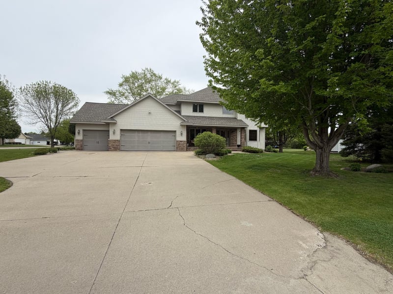 1511 3rd St NE, Willmar, MN 56201