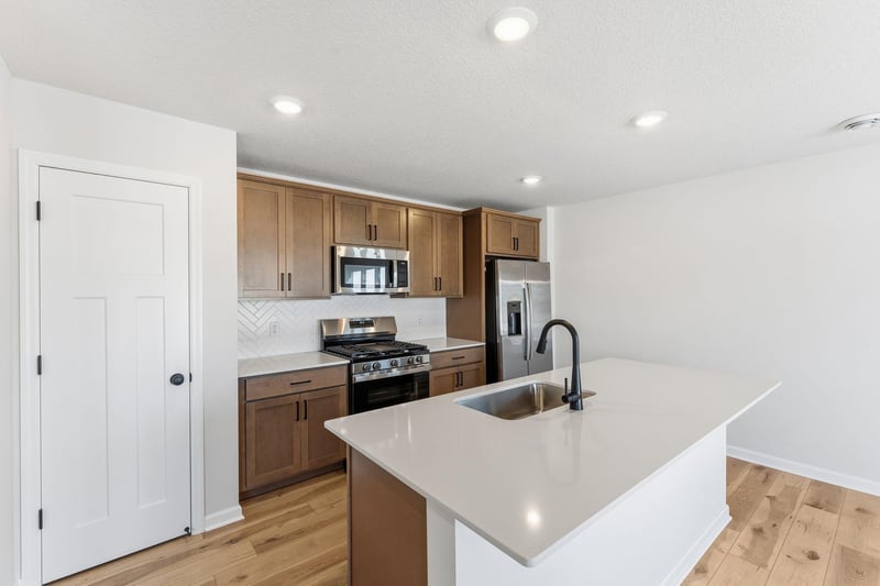 1224 Edge Cir, Jordan, MN 55352