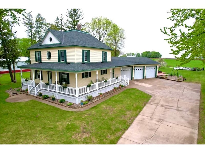 413 1st Ave N, Freeport, MN 56331