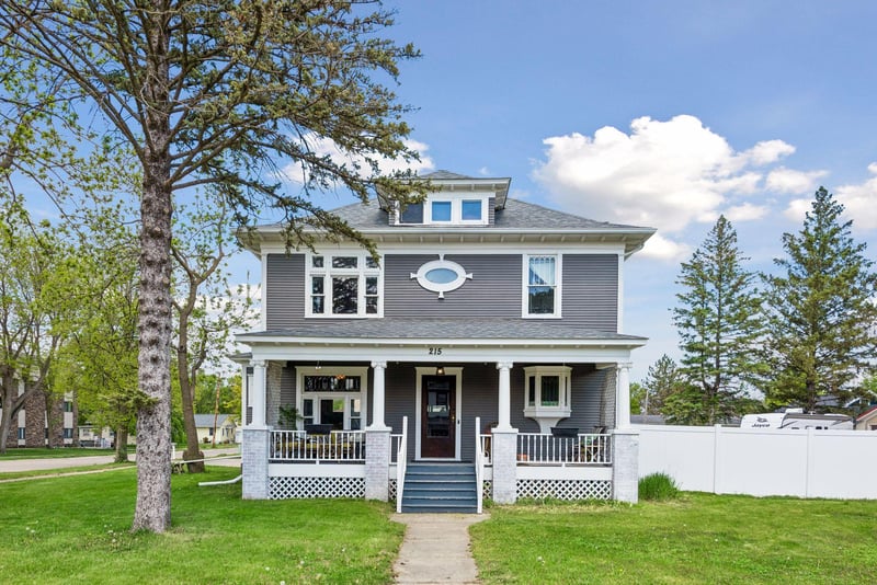 215 3rd St SE, Cokato, MN 55321