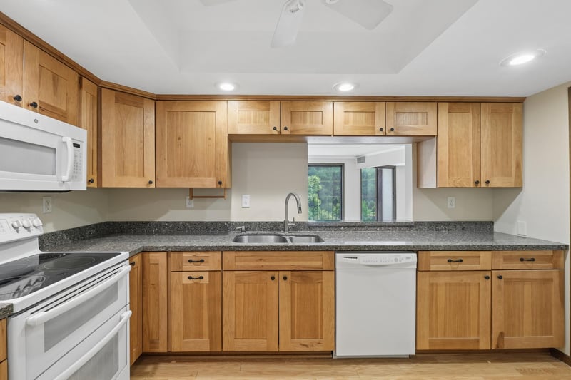 1077 Sibley Memorial Hw #504, Lilydale, MN 55118