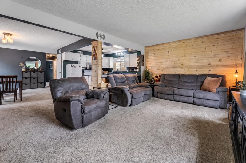 4155 W 8th St, Goodview, MN 55987