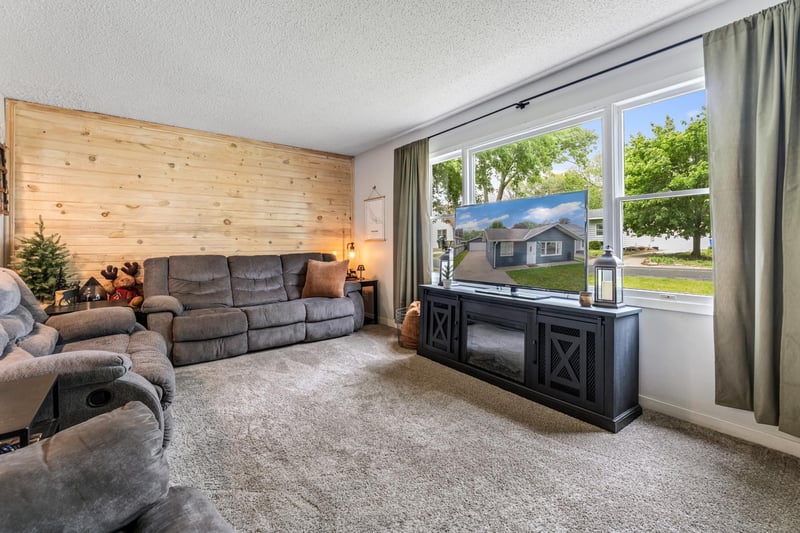 4155 W 8th St, Goodview, MN 55987