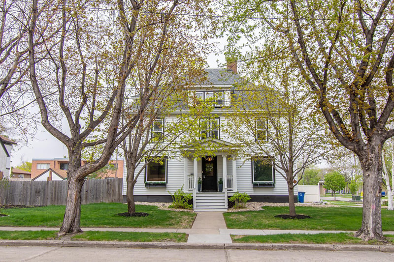203 7th St S, Moorhead, MN 56560