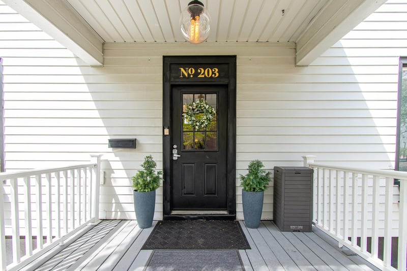 203 7th St S, Moorhead, MN 56560