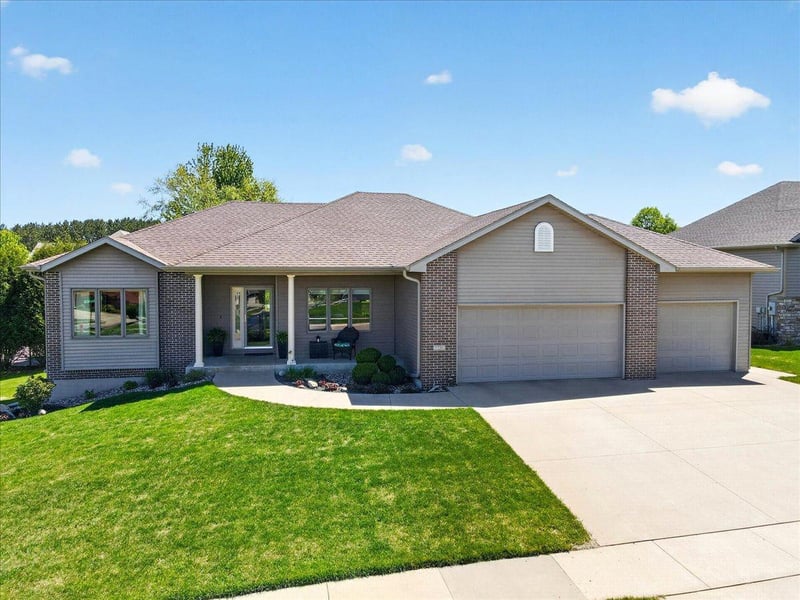 5236 Southern Ridge Ln SW, Rochester, MN 55902