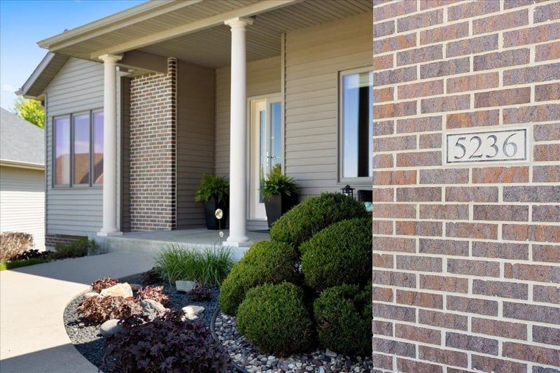 5236 Southern Ridge Ln SW, Rochester, MN 55902