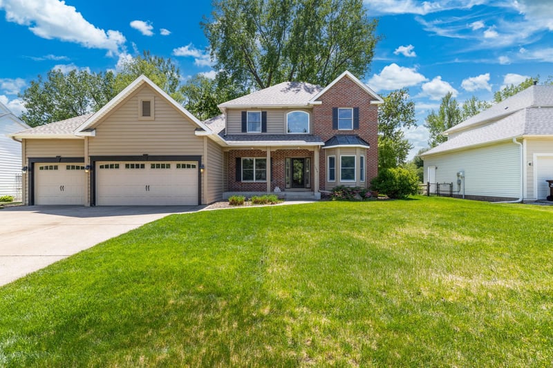 1084 Tamberwood Ct, Woodbury, MN 55125