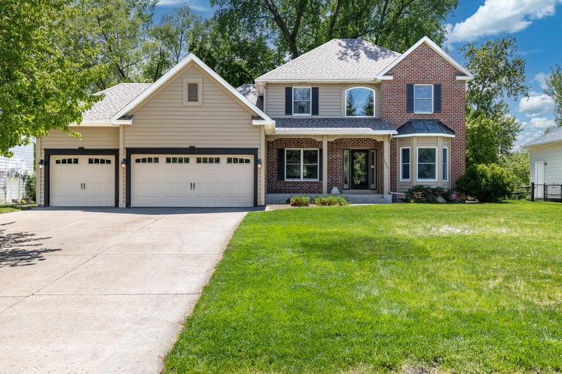 1084 Tamberwood Ct, Woodbury, MN 55125