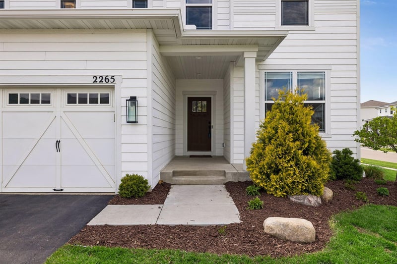 2265 Creekview Dr, Victoria, MN 55386