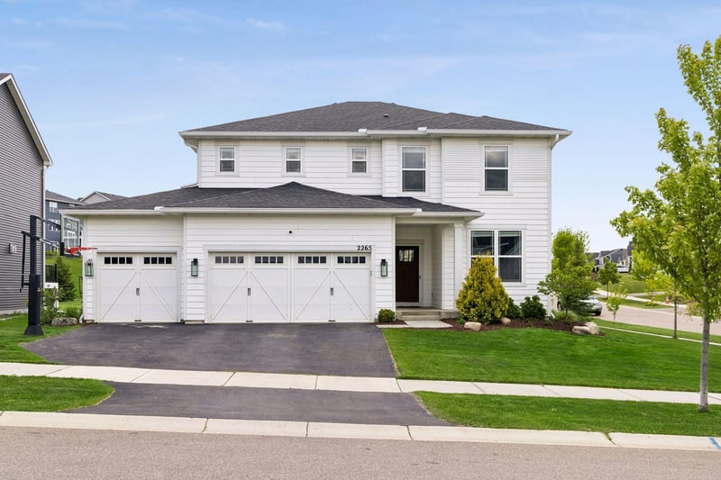 2265 Creekview Dr, Victoria, MN 55386
