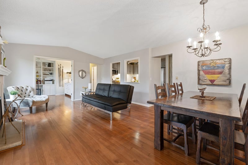2252 Country Ln, Minnetonka, MN 55305