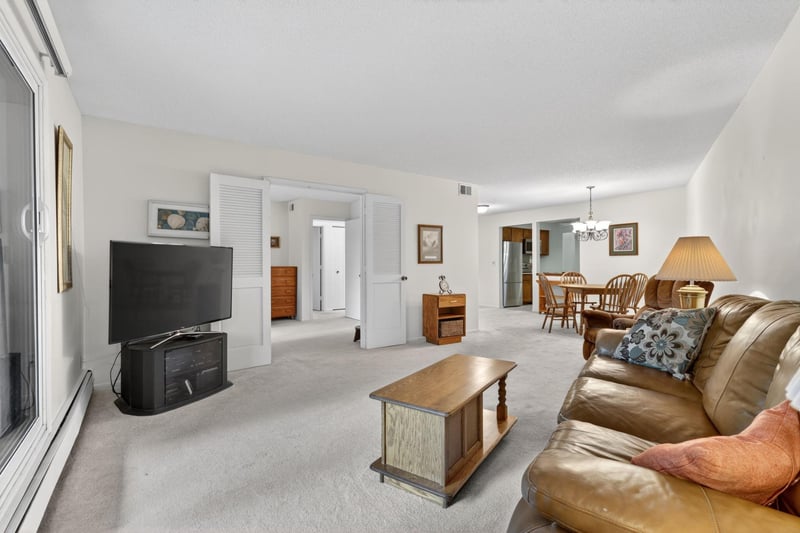 2680 Oxford St N #108, Roseville, MN 55113