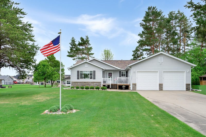 14817 Edmund St, Little Falls, MN 56345