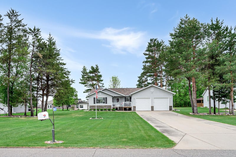 14817 Edmund St, Little Falls, MN 56345