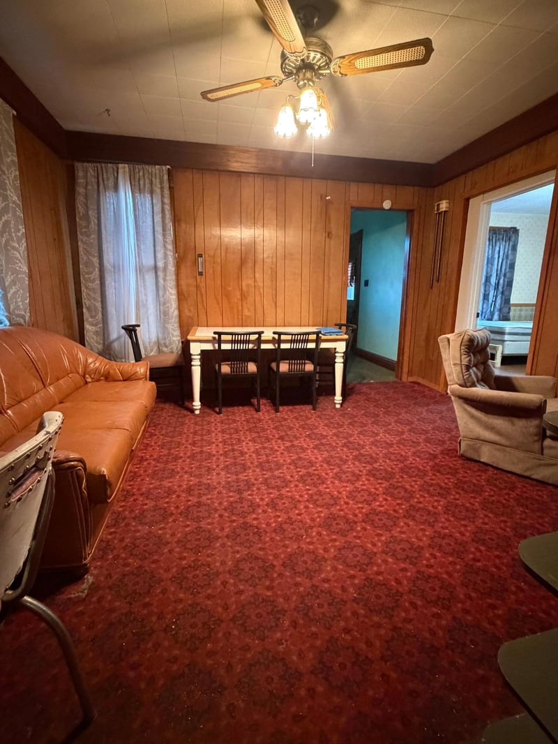 508 E Iowa St, Elmore, MN 56027