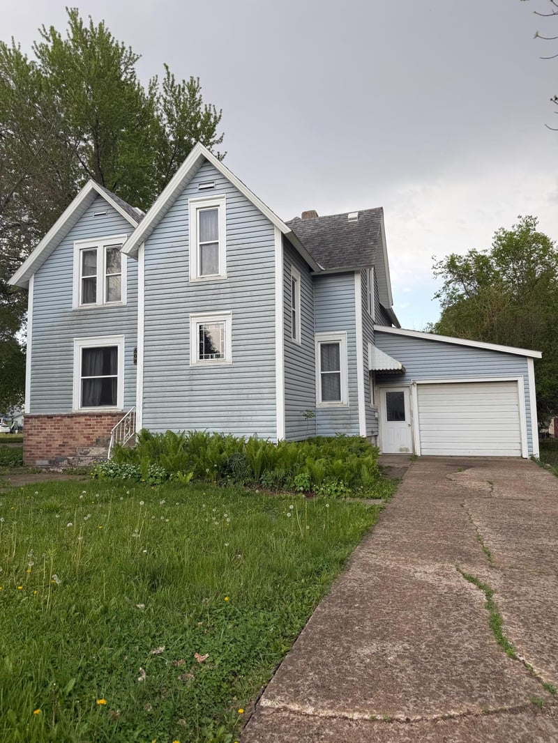 508 E Iowa St, Elmore, MN 56027