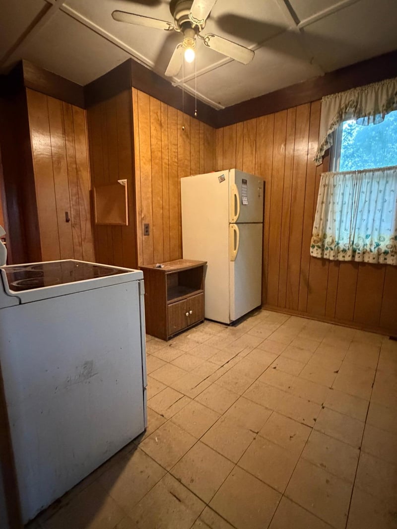 508 E Iowa St, Elmore, MN 56027