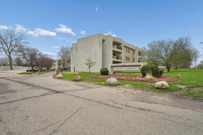 4110 Rahn Rd #323, Eagan, MN 55122