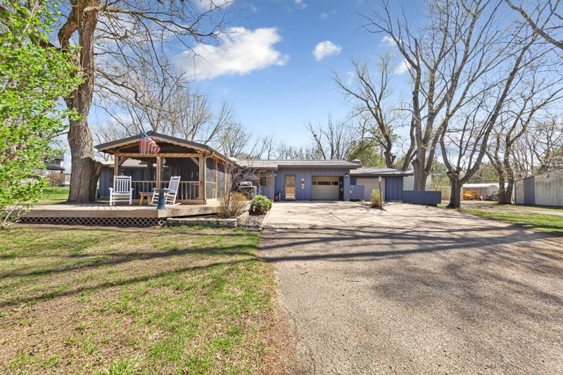 1304 34th Dr NE, Austin, MN 55912
