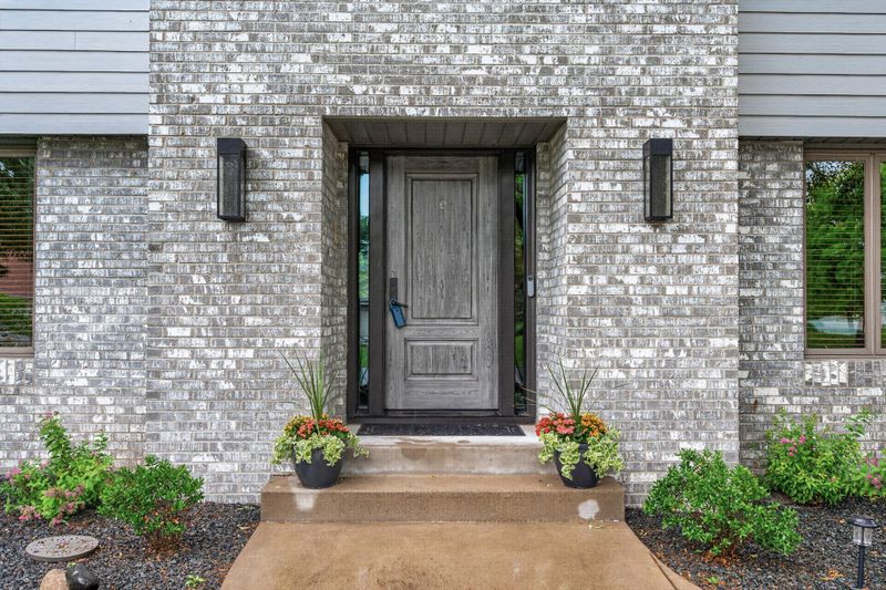 263 Lily Pond Ln, Vadnais Heights, MN 55127