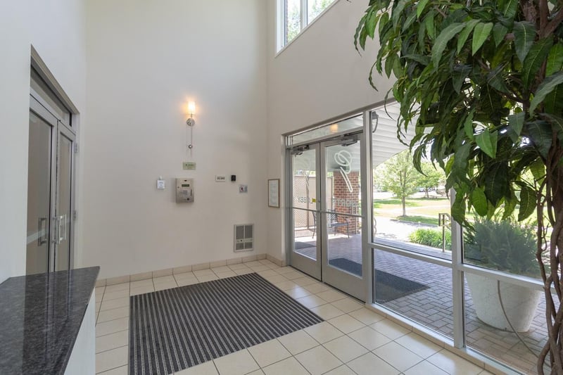 5225 Grandview Sq #414, Edina, MN 55436