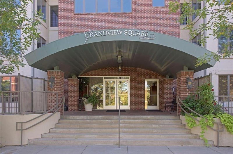 5225 Grandview Sq #414, Edina, MN 55436