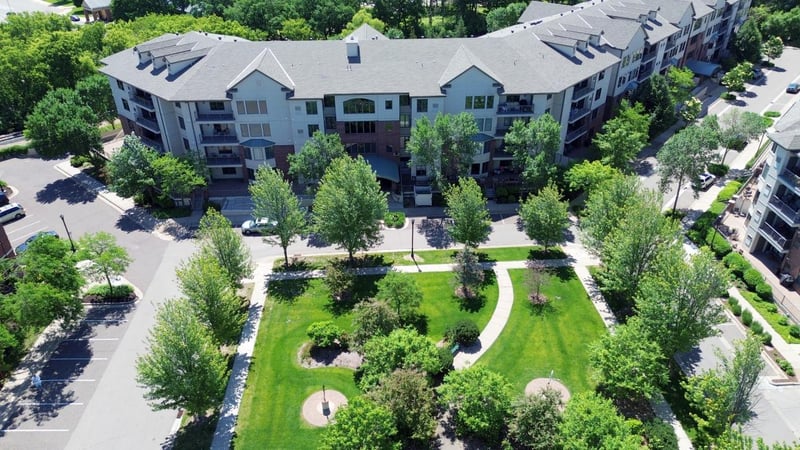 5225 Grandview Sq #414, Edina, MN 55436