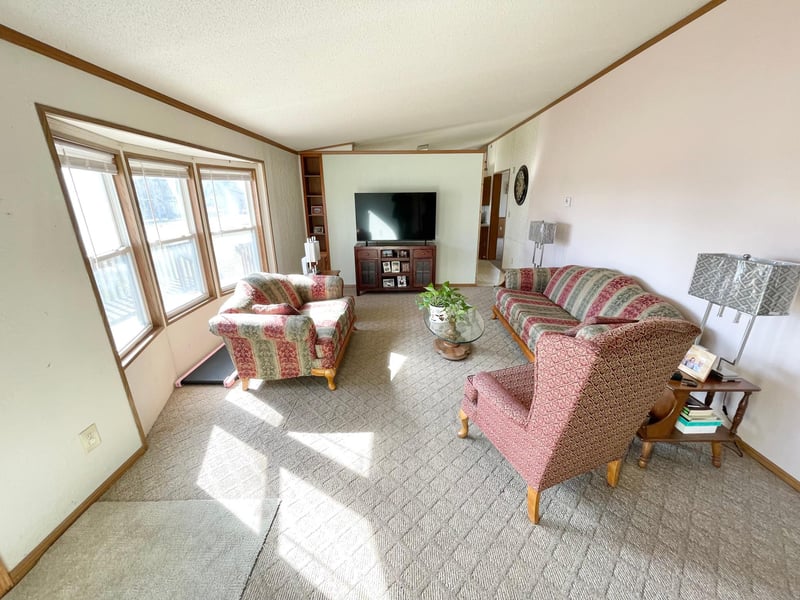 513 N Main St, Sanborn, MN 56083
