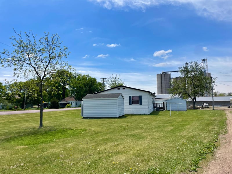 513 N Main St, Sanborn, MN 56083