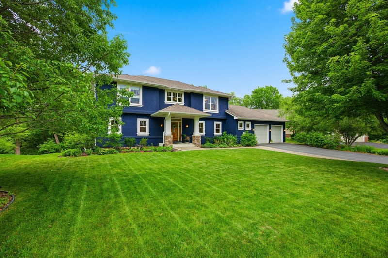 692 Shelerud Dr, Eagan, MN 55123