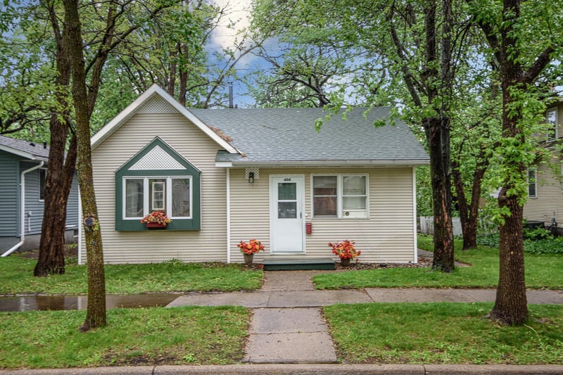 404 4th Ave NE, Saint Cloud, MN 56304