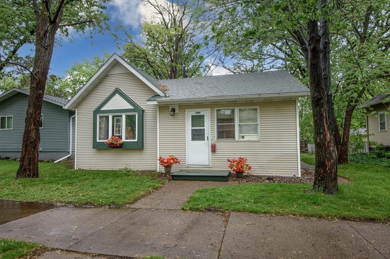 404 4th Ave NE, Saint Cloud, MN 56304