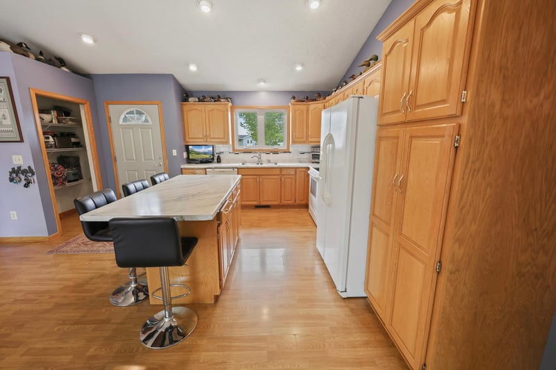 453 Stanley Dr, Foley, MN 56329
