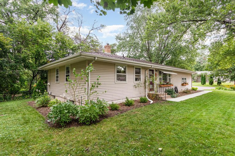 9900 Cedar Lake Rd, Minnetonka, MN 55305