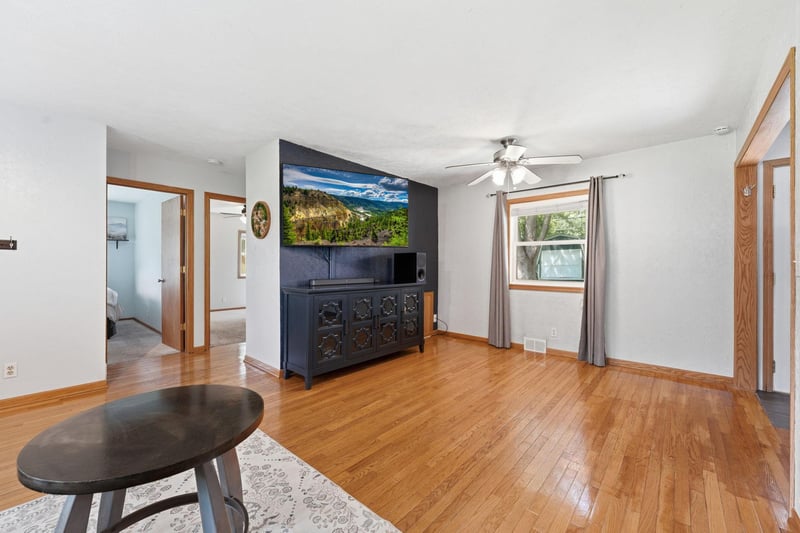 5225 Pennsylvania Ave N, New Hope, MN 55428
