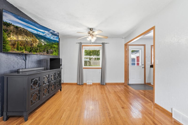 5225 Pennsylvania Ave N, New Hope, MN 55428