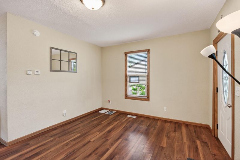 1095 Sims Ave, Saint Paul, MN 55106