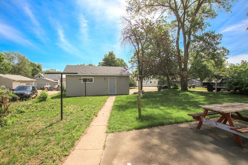 125 Adams St SE, Hutchinson, MN 55350