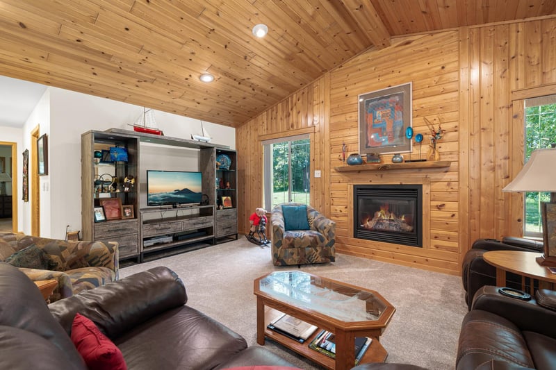 9809 Ravenswood Rd, Brainerd, MN 56401
