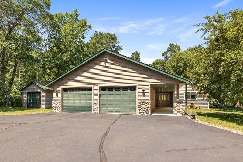 9809 Ravenswood Rd, Brainerd, MN 56401